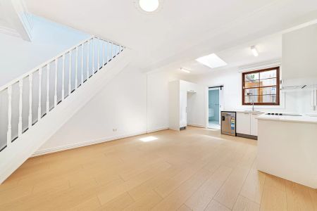 House with 1 bedroom & 1 bathroom - Photo 2