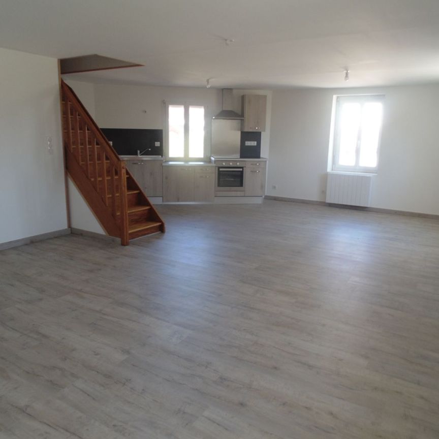 Location Appartement 3 pièces 92m² ST PAUL DE VARAX 01240 - Photo 1