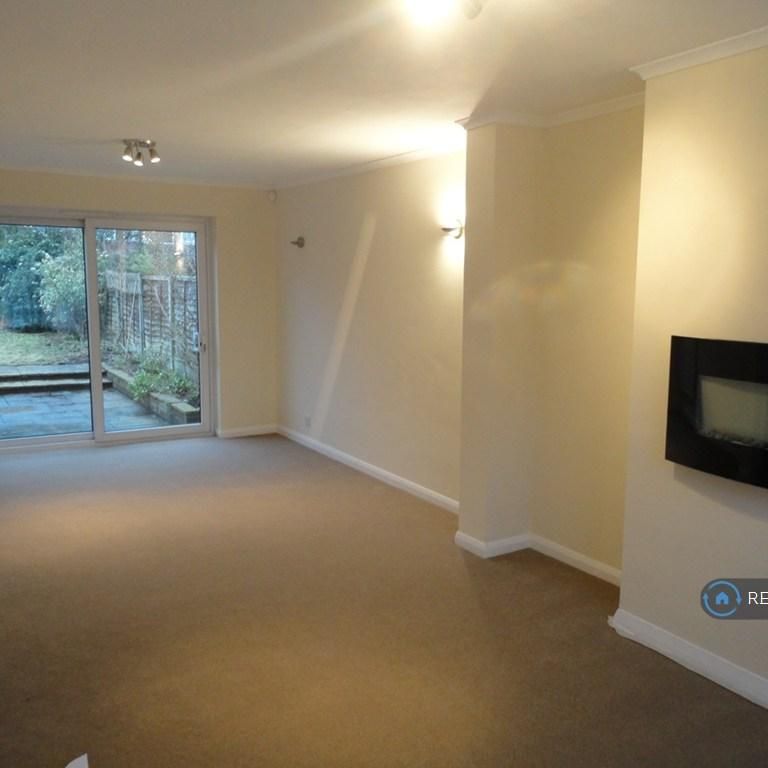 4 bedroom semi-detached house to rent - Photo 1