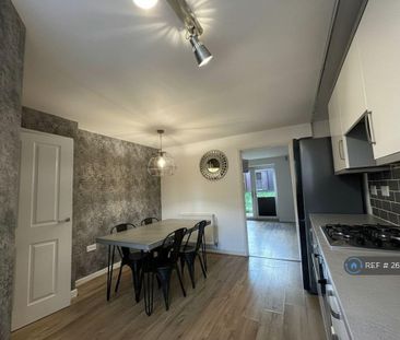 3 bedroom semi-detached house to rent - Photo 4