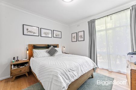 Perfect Location in Doncaster - Photo 2