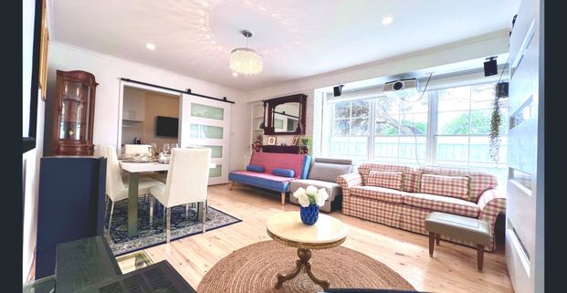 Charming villa offering stress-free life style - Photo 1