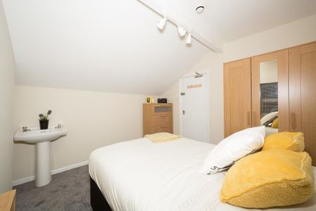 1 bedroom in a house share to rent - Photo 3