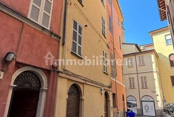 Bilocale Borgo del Carbone 3, Centro Storico, Parma
