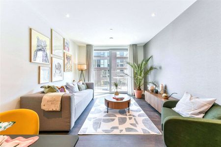 32 amenity spaces, including two rooftop swimming pools, rooftop terraces, sky-lounge bar, pet spa and games room. - Photo 5