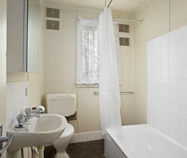 Convenient Family Home! - Photo 6