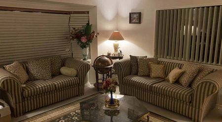 Unbeatable Location — Close to Shops, Parks & ... - Photo 2