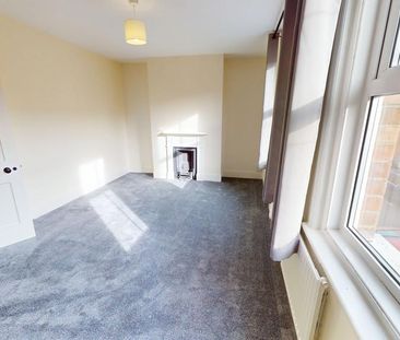 2 bedroom end of terrace house to rent - Photo 2