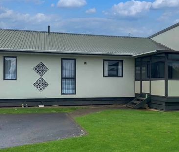 TE AWAMUTU - 3 BEDROOMS - Photo 2