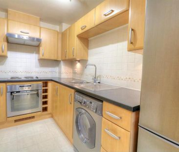 2 bedroom flat to rent - Photo 4