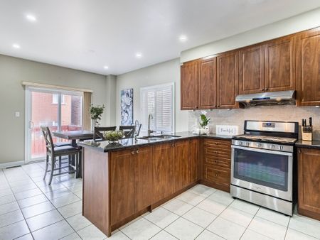 For Lease - 172 Pefferlaw Circle, Brampton, Ontario - Photo 3