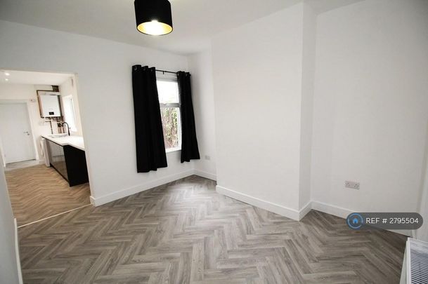 4 bedroom terraced house to rent - Photo 1