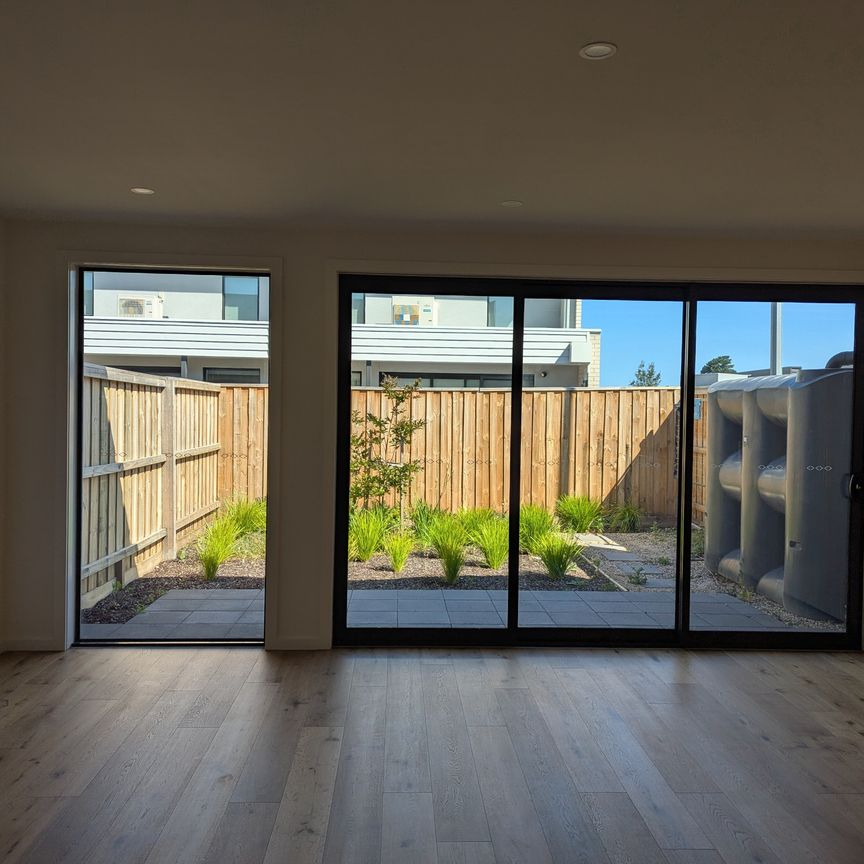 Sunshine North - Photo 1