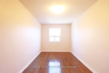 For Lease - 1237E Woodbine Avenue, Toronto, Ontario - Photo 2