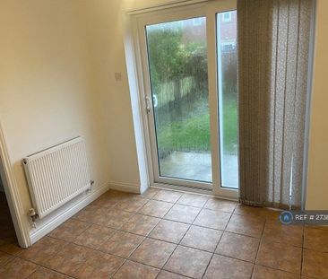 3 bedroom semi-detached house to rent - Photo 1