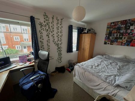 2 bedroom Flat To Let - Photo 4