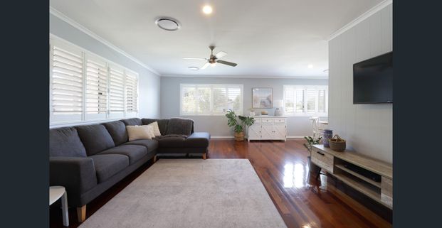 ENJOY THE COASTAL BREEZES AT THIS BATTERY HILL BEAUTY - Photo 1