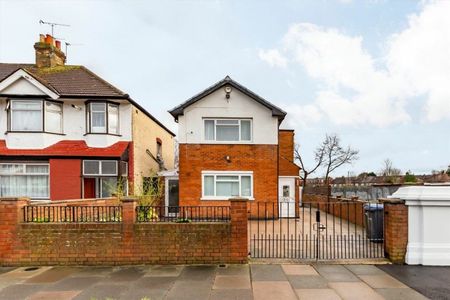 Melville Gardens, Palmers Green, N13 - Photo 3