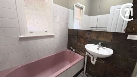 Classic and Charming 3 X 1 - Photo 3