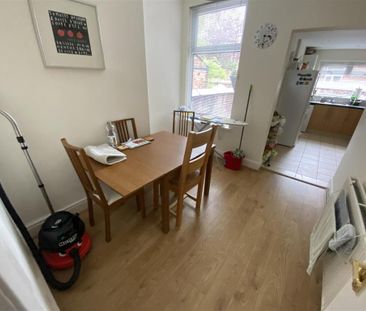 4 bedroom semi-detached house to rent - Photo 2