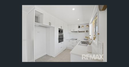 Modern Living in Lake Albert - Photo 2