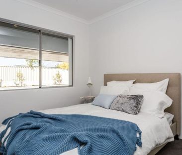 Modern & Spacious Apartment in a Prime Location - Photo 2