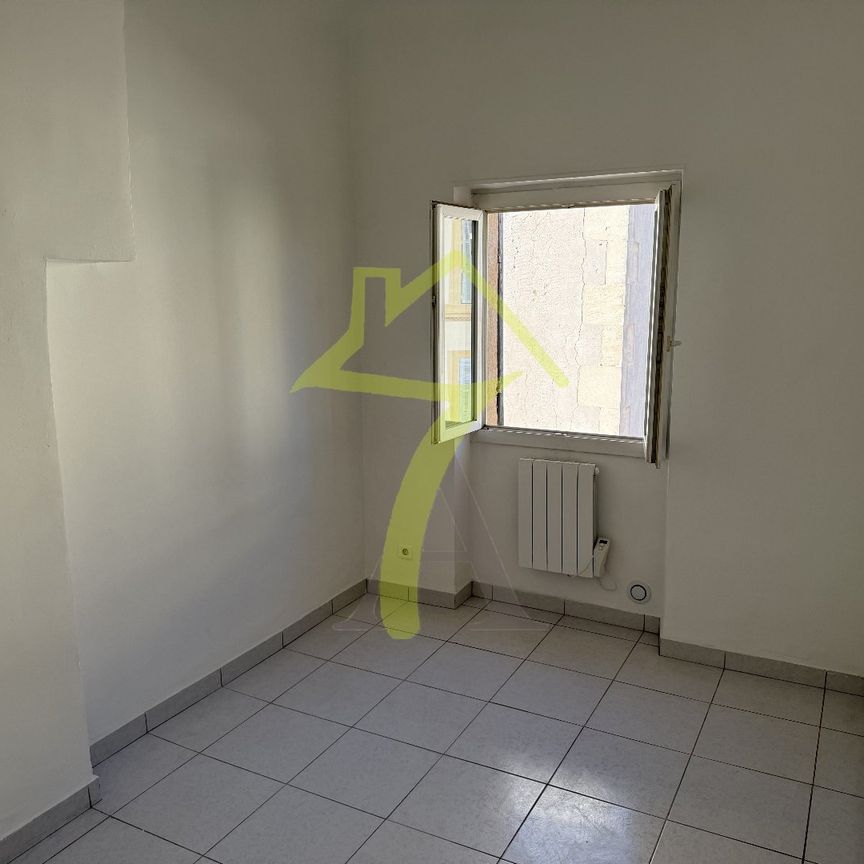 Location Appartement 2 pièces 42m² MARSEILLE 1er - Photo 1