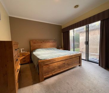 Beautiful Family Home with Huge saving on Electricity Bills!! - Photo 6