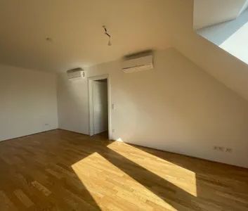 Erstbezug: Neu errichtete 3 Zimmer Dachgeschosswohnung mit 1 Loggia - Photo 3