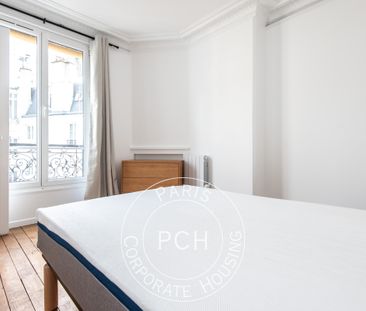 Rue Mathurin Régnier, - Photo 3