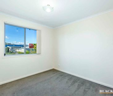 Three bedroom townhouse in perfect location - Photo 2