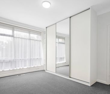 LOVELY THREE BEDROOM HOME - Photo 4