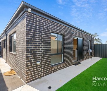 Like New Stunning Family Home! - Photo 3