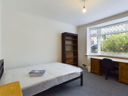 Carlyle Avenue, Brighton - Photo 3