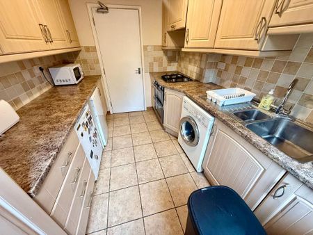 4 bedroom house share to rent - Photo 3