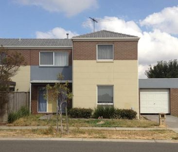 38 Lakeside Drive, Roxburgh Park, VIC 3064 - Photo 1