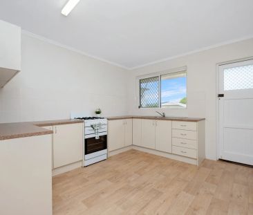 Convenient living close to shops & transport - Photo 1