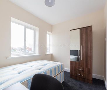 4 bedroom flat to rent - Photo 6