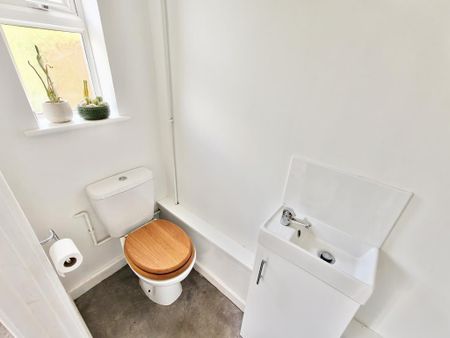 2 bedroom semi-detached house to rent - Photo 2