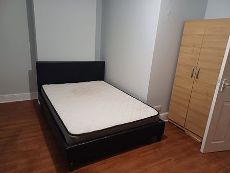 4 Bed Semi-Detached House, Valentine Road, HA2 - Photo 4