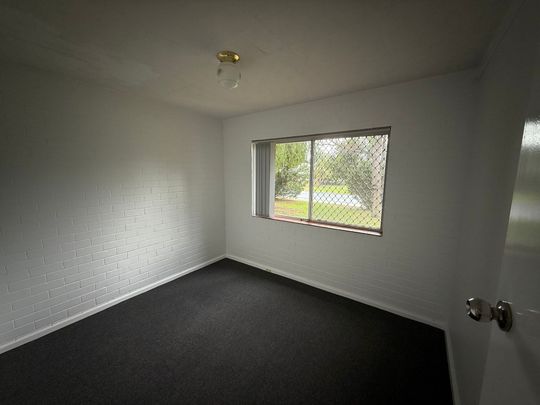 Cozy 2-Bedroom Apartment – Steps from the Beach - Photo 1