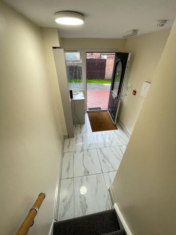 Hubert Croft Room 6 - Photo 5