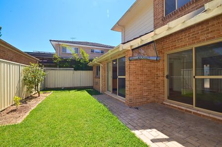 Beautiful 2 Storey Residence with Air&sol;Con Close to Westmead Hospital - Photo 3