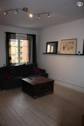 Charmig sekelskifts tvåa i centrala Sundbyberg - Foto 1