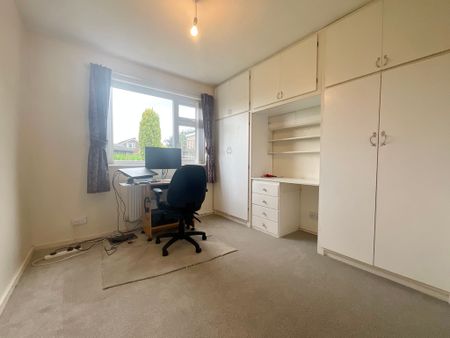 3 bedroom Detached Bungalow to let - Photo 3