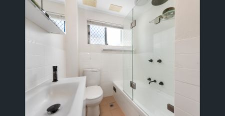 Stylish, light-filled apartment in prime location - Photo 5