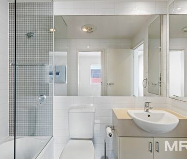 Easy living in a fantastic location - Photo 3