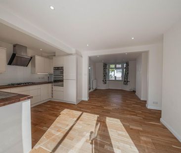 3 bedroom semi-detached house to rent - Photo 5