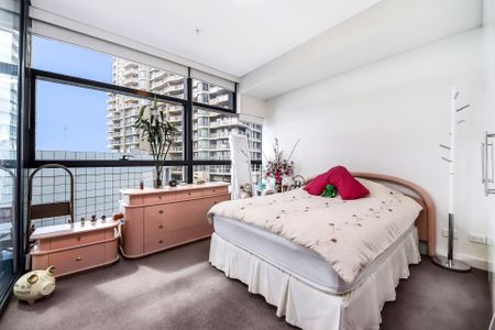 Bright, Modern & Conveniently Located One Bedroom Unit - Photo 4