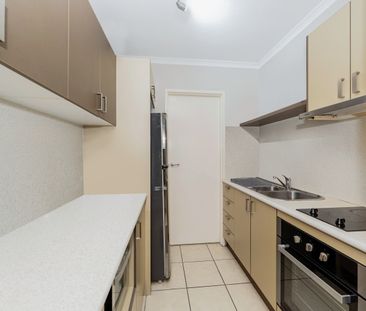 10/10 Snelham Street - Photo 1